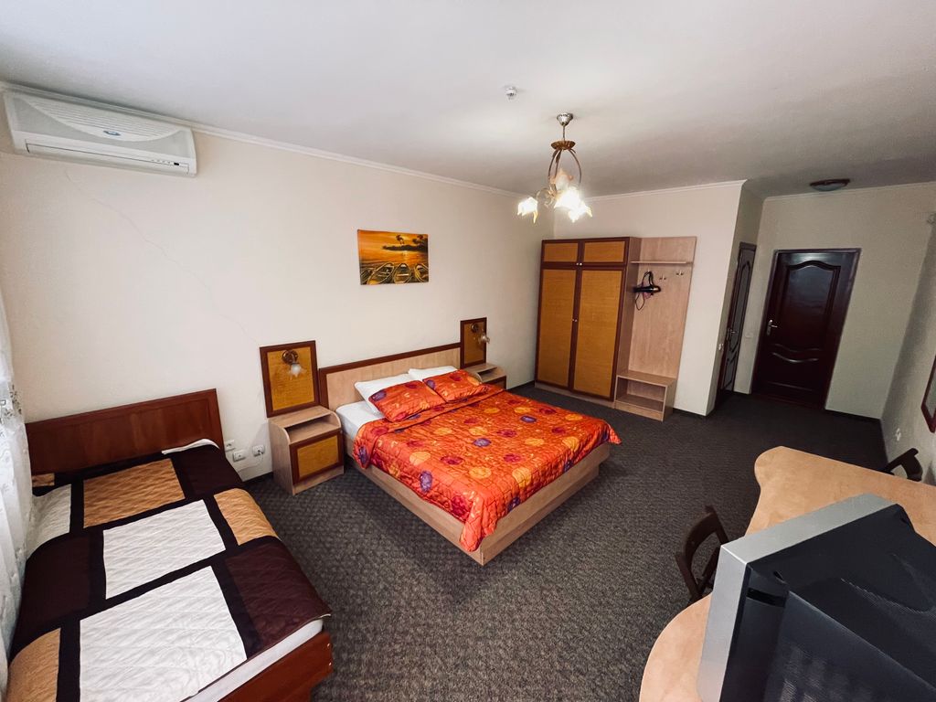 Двухместный номер с 1 кроватью стандарт со своим двориком на 4 этаже