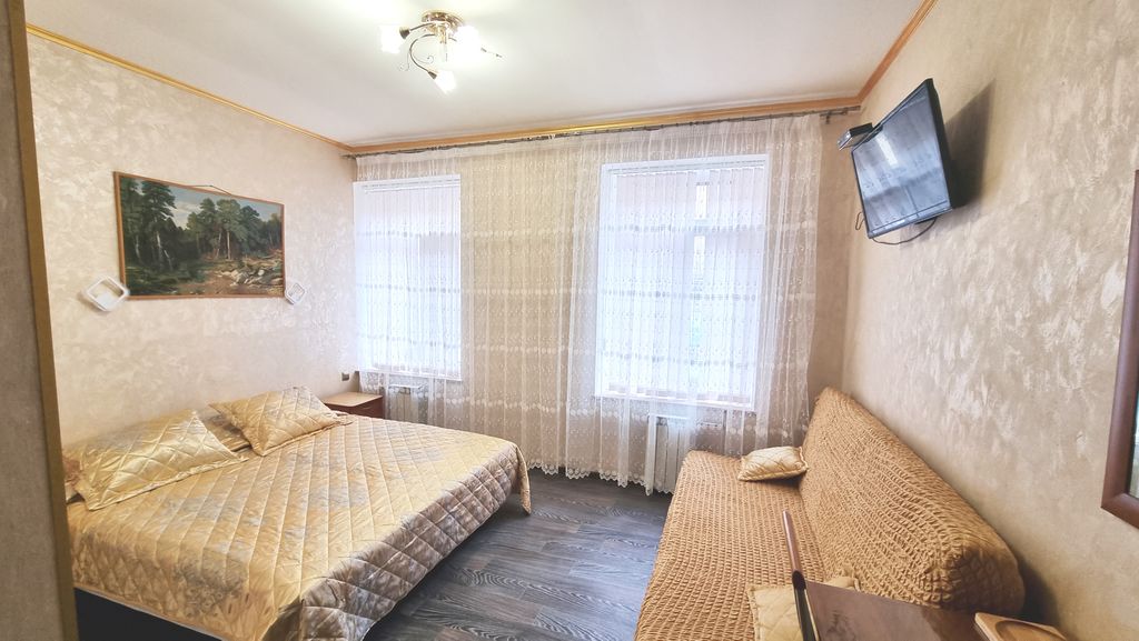 Трёхместный номер комфорт с удобствами