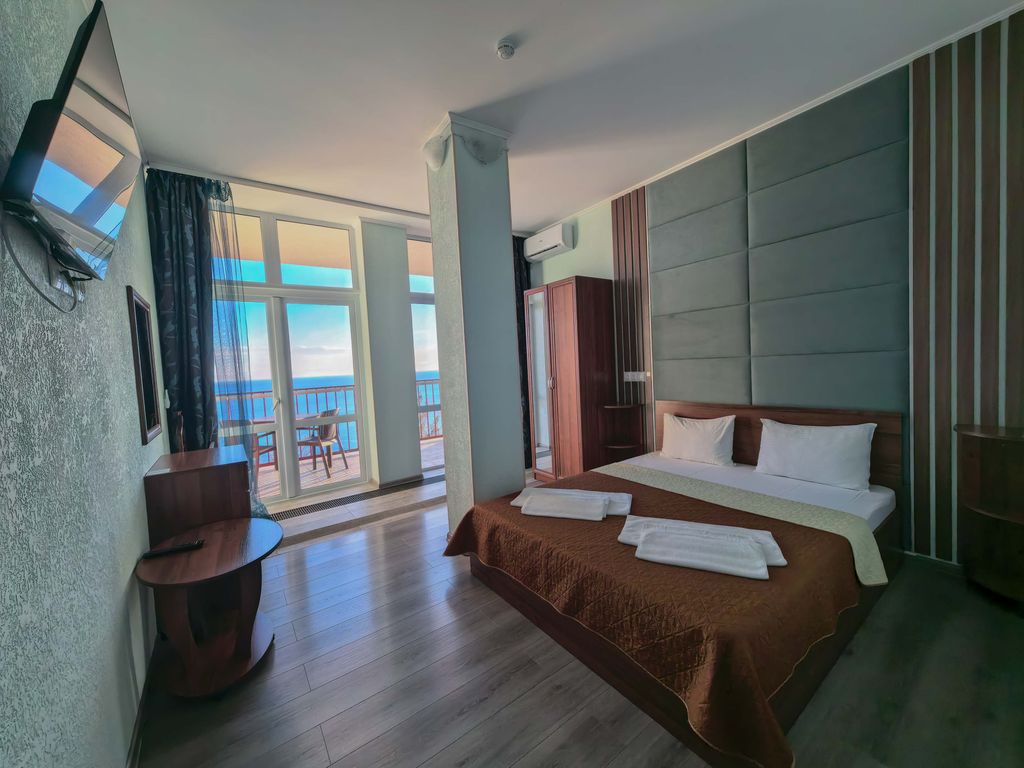 Двухместный номер с 1 кроватью люкс с лоджией и видом на море