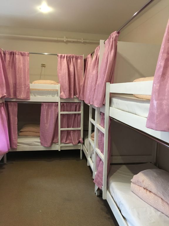 Многоместный женский номер эконом (душ/туалет общий)