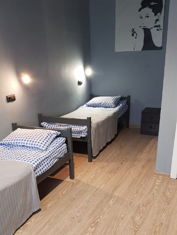 Двухместный номер с 2 отдельными кроватями "Эконом" с общим душем и туалетом