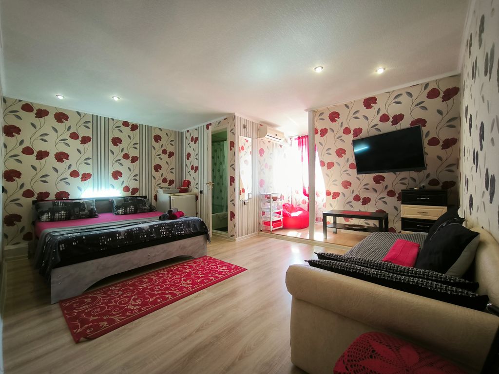 Четырёхместный номер красный номер л стандарт