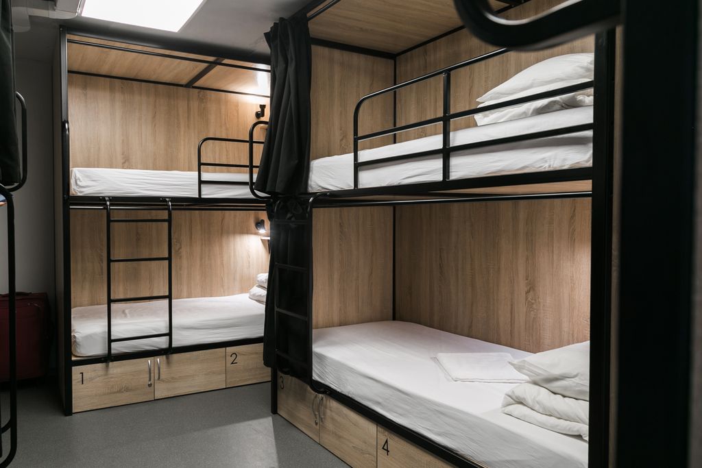 Многоместный женский номер эконом (душ/туалет общий)