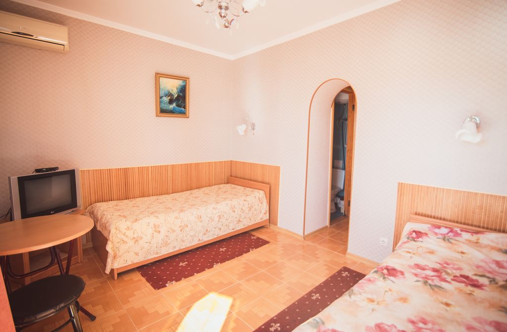 Двухместный номер с 2 отдельными кроватями эконом с видом на море