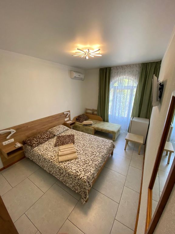 Трёхместный номер с удобствами