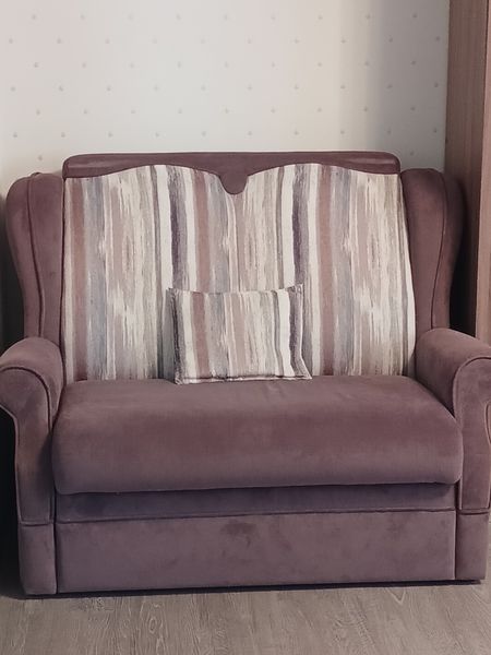 Диван в спальне,шир.110см