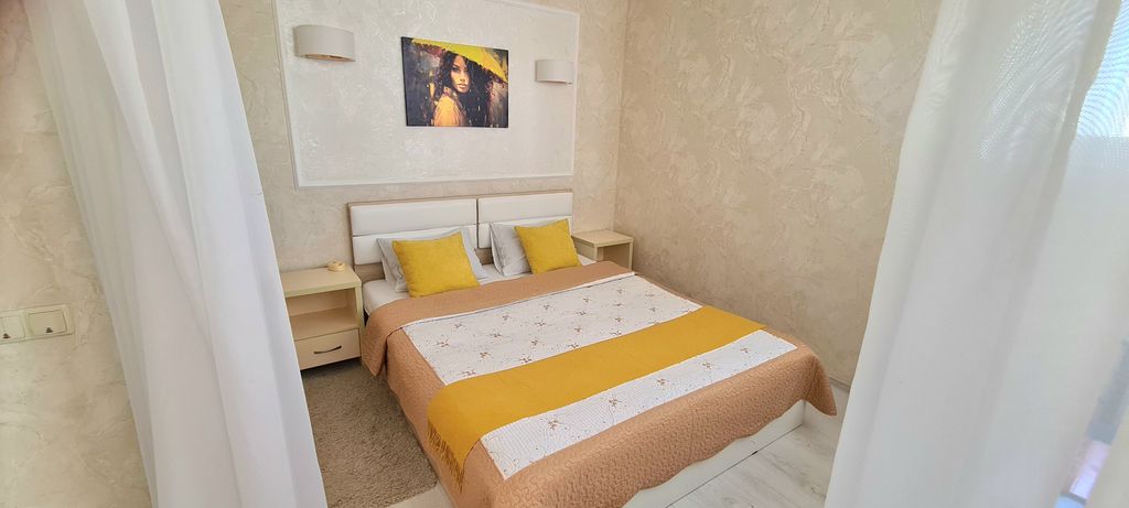 Семейный номер с двумя зонами отдыха и с мини-кухней