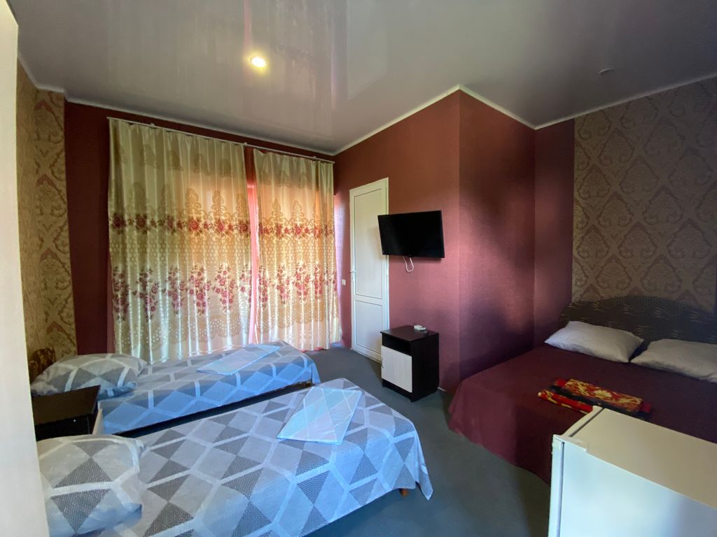 Четырёхместный номер улучшенный с видом на горы