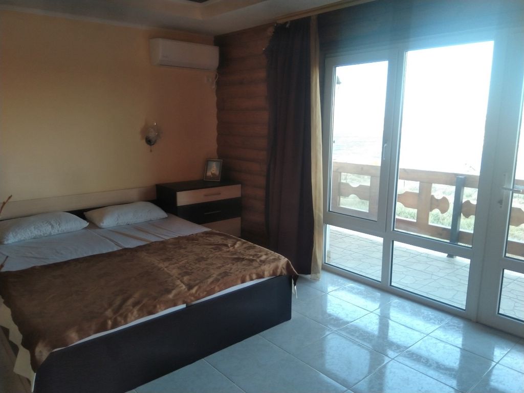 Трёхместный номер улучшенный с видом на море