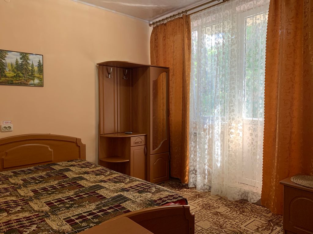 Трёхместный номер стандарт с видом на горы