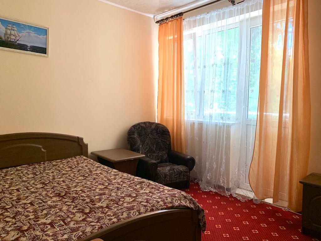 Трёхместный номер стандарт с видом на горы