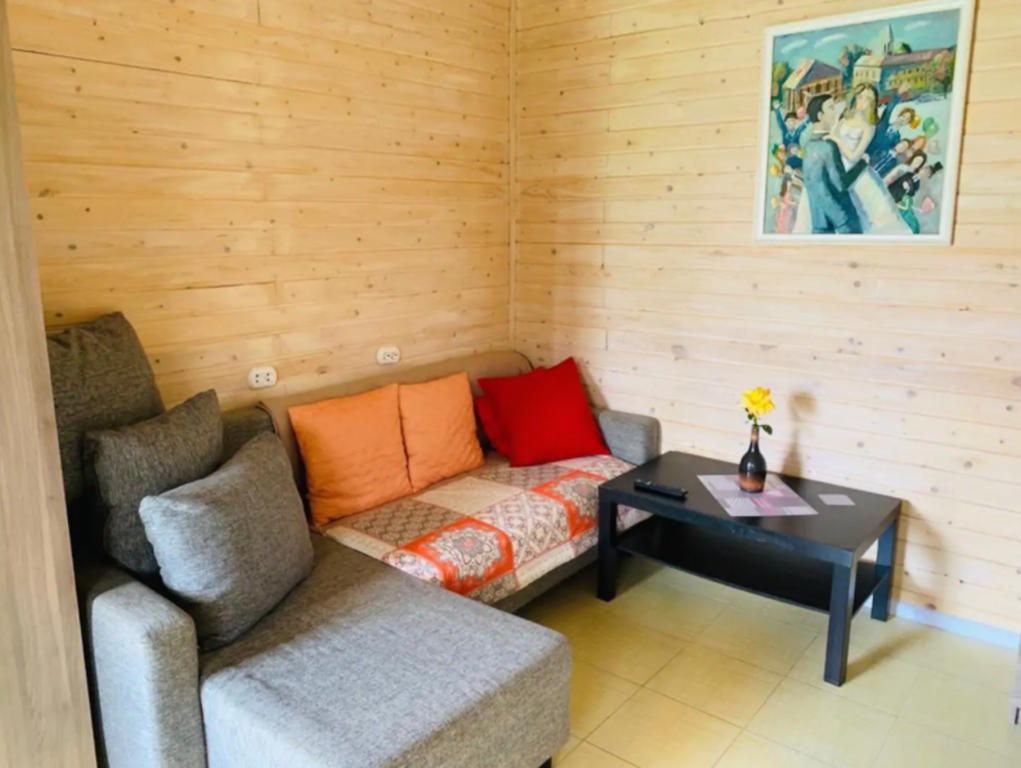 Трёхместный номер студия рядом с морем