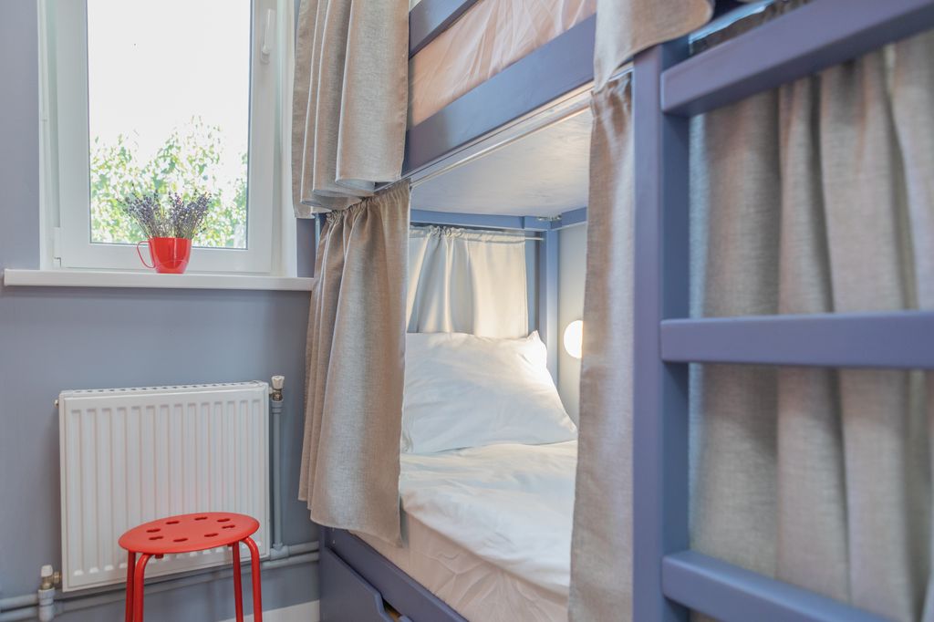 Многоместный женский номер кровать в 4-х местном