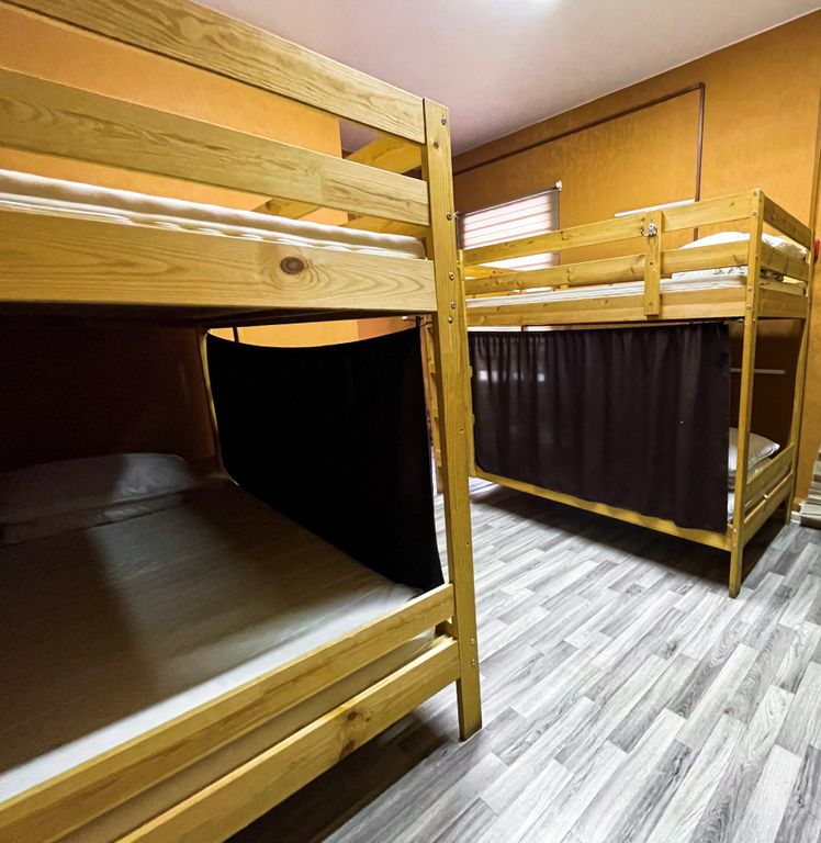 Многоместный смешанный номер 8-местный для мужчин и женщин