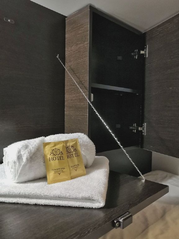 Многоместный смешанный номер white - верхнее спальное место в общей 8-ми местной комнате  (4 капсулы)