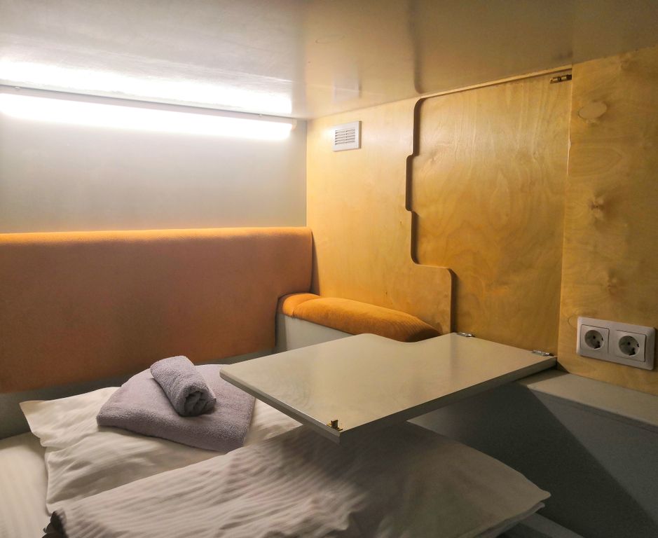 Многоместный смешанный номер на верхнем ярусе в 4-местном