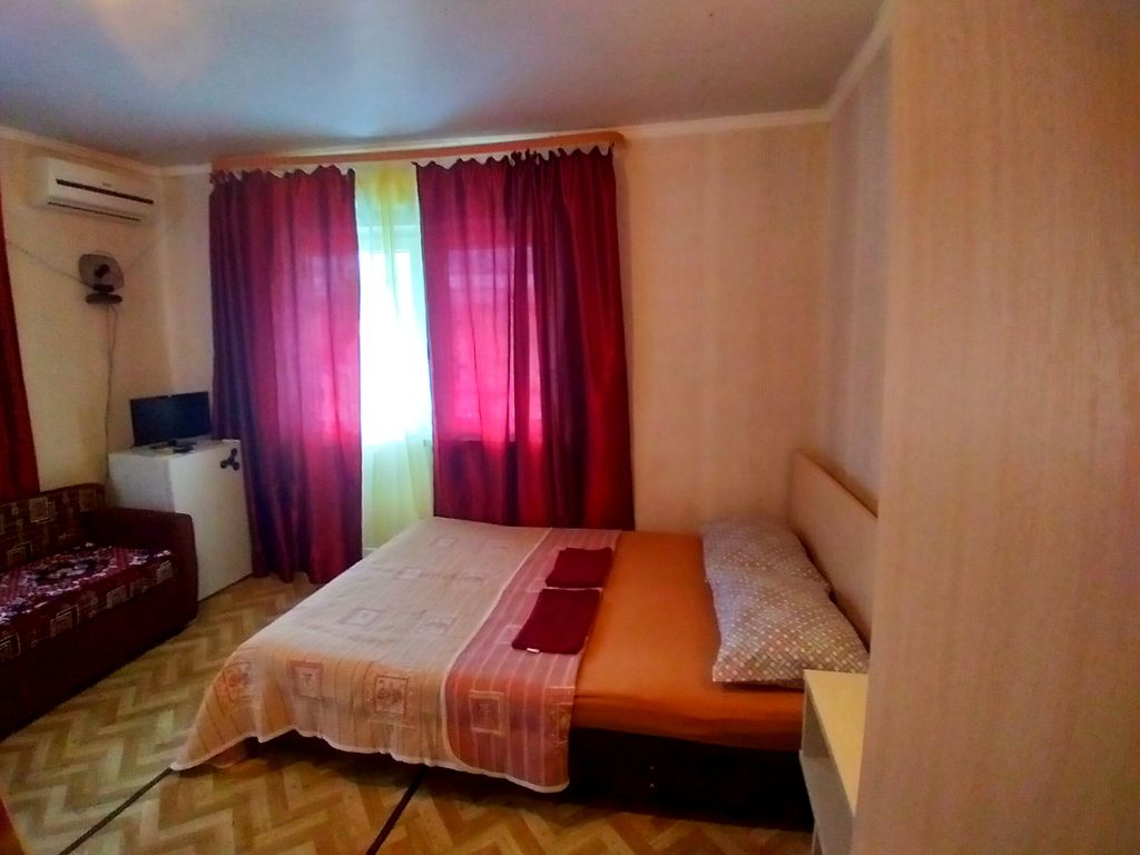 Трёхместный номер стандарт с балконом