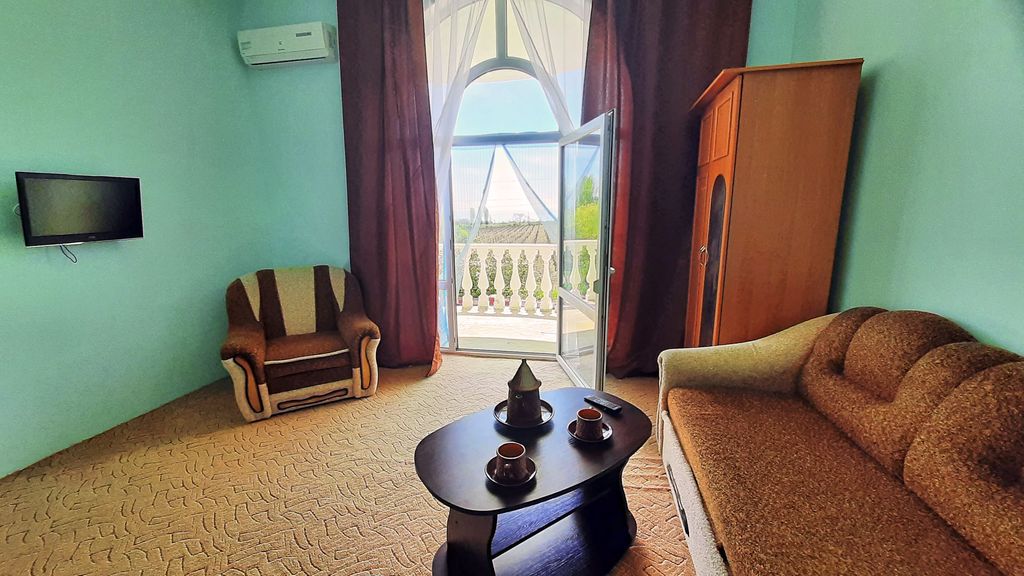 Трёхместный номер люкс с видом на море