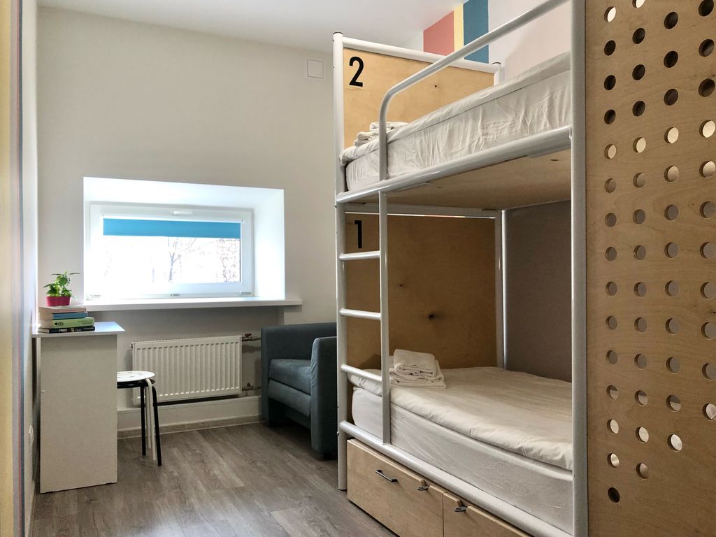 Двухместный номер с 2 отдельными кроватями с общей ванной комнатой