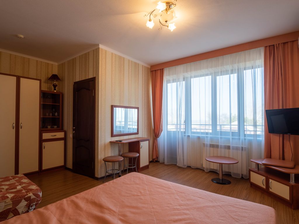 Трёхместный номер улучшенный с видом на море