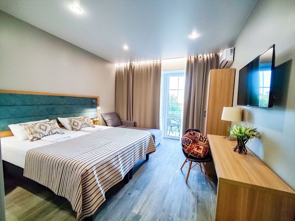 Трёхместный студия с балконом