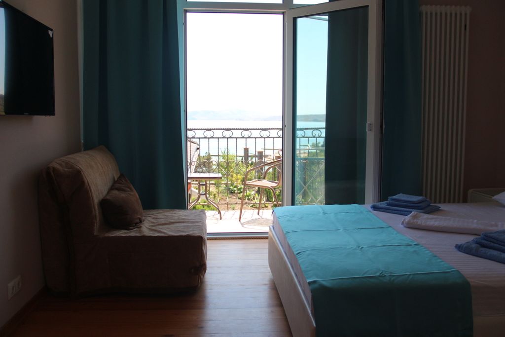 Трёхместный номер люкс с прямым видом на море