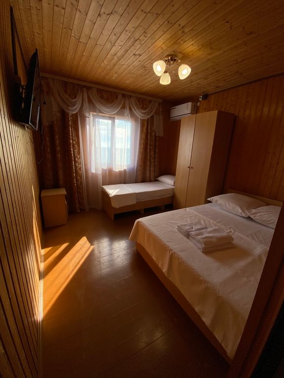 Трёхместный номер эконом с видом на море