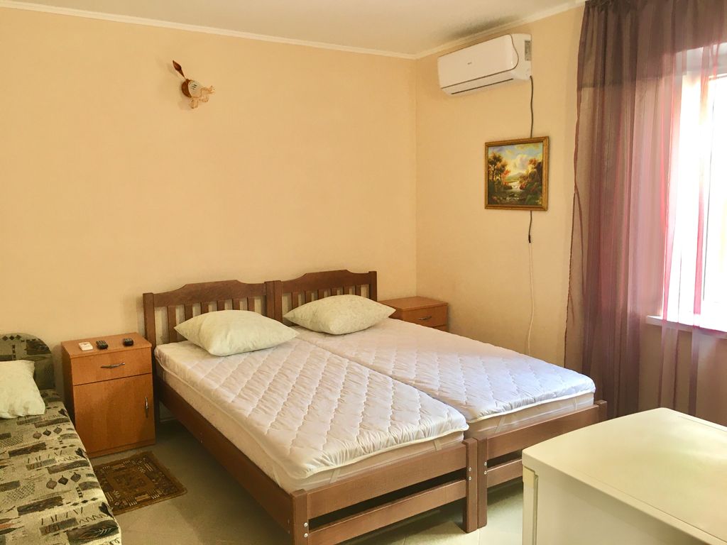 Трёхместный номер со всеми удобствами