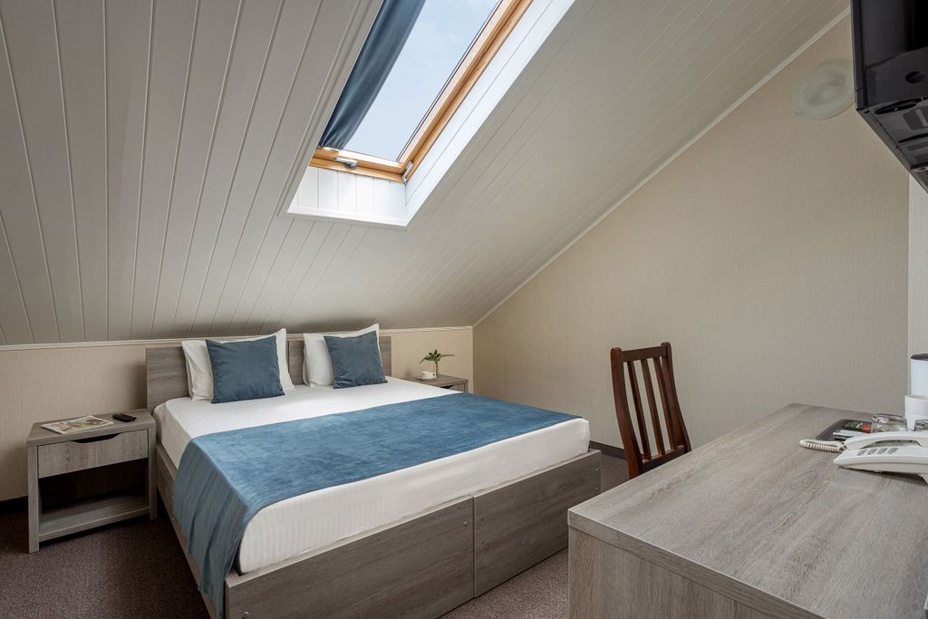 Двухместный номер с 2 отдельными кроватями Стандарт на мансарде с завтраком и теплым бассейном