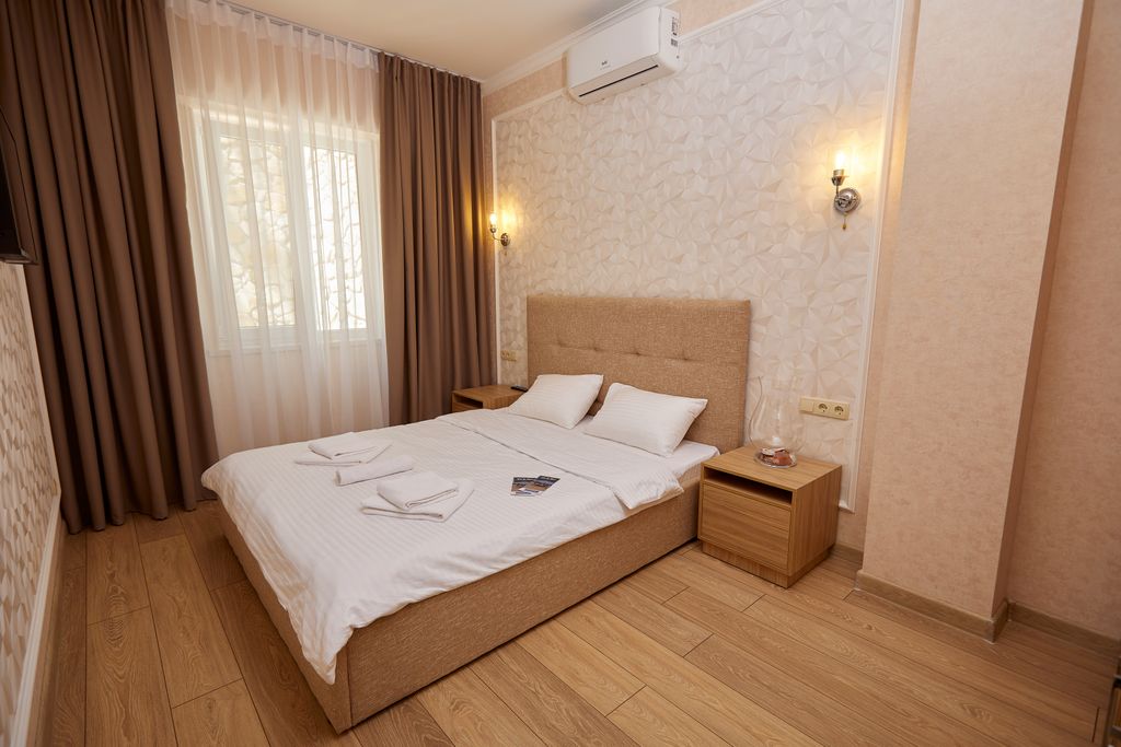 Семейный номер без вида с мини-двориком