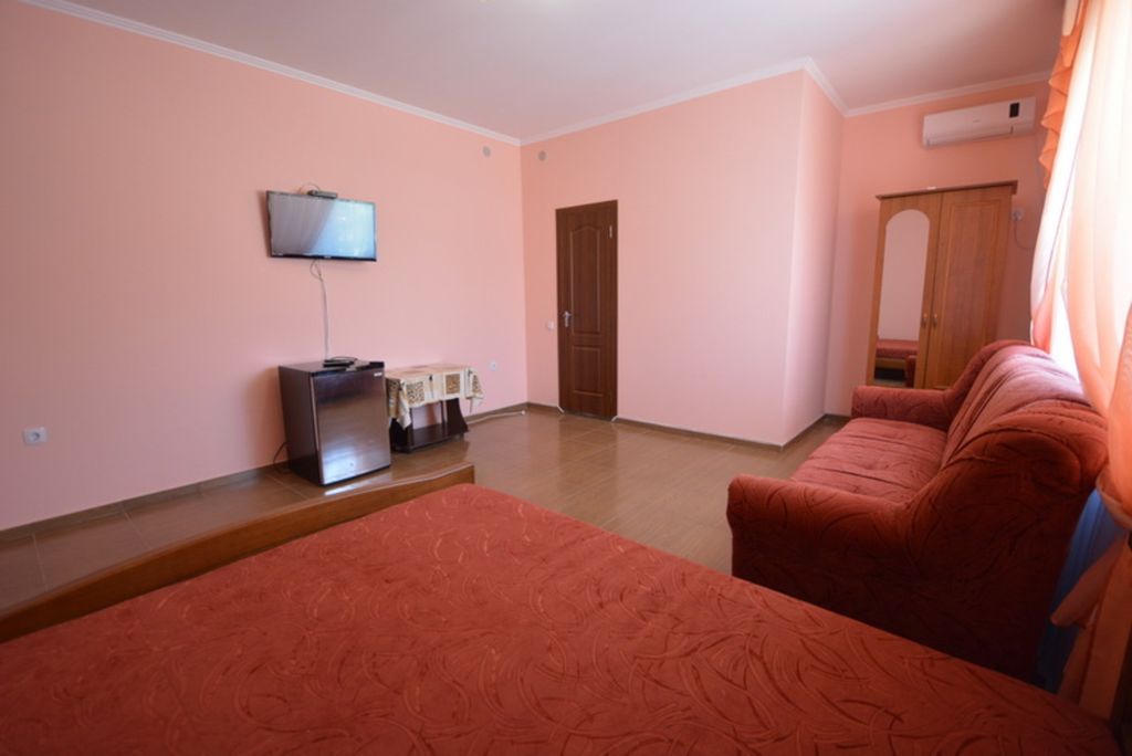 Четырёхместный номер С двуспальной кроватью