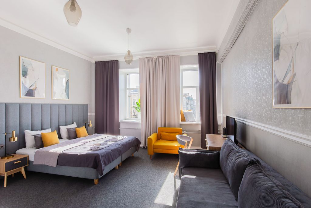 Двухместный номер с 1 кроватью Номер с видом из окон на Невский проспект