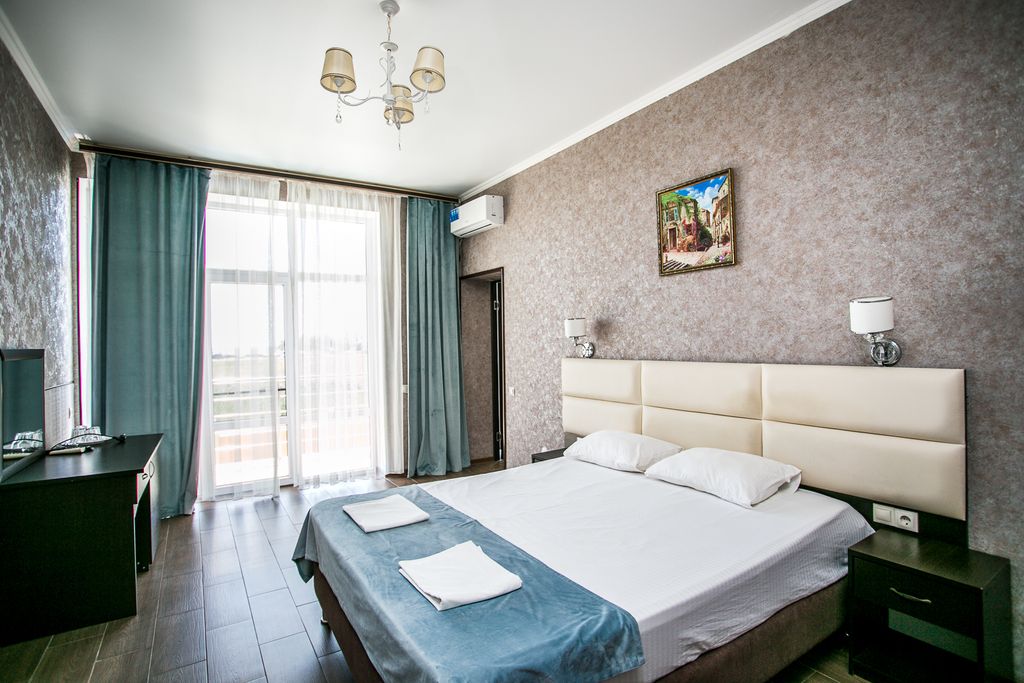 Четырёхместный номер улучшенный с видом на море