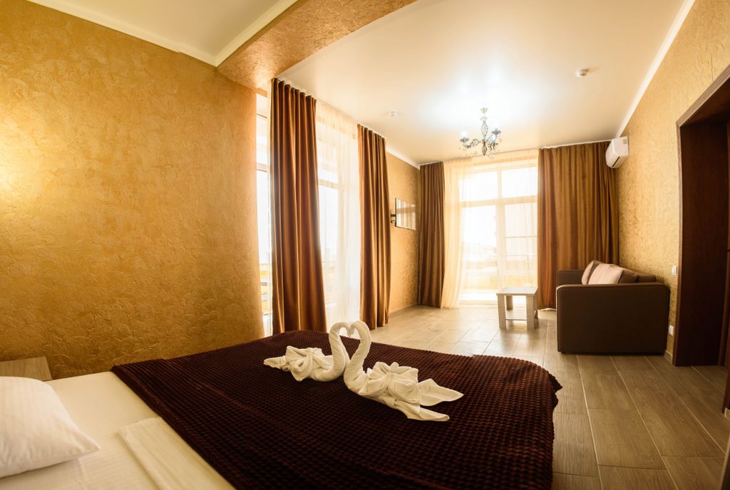 Семейный номер люкс двухкомнатный с видом на море