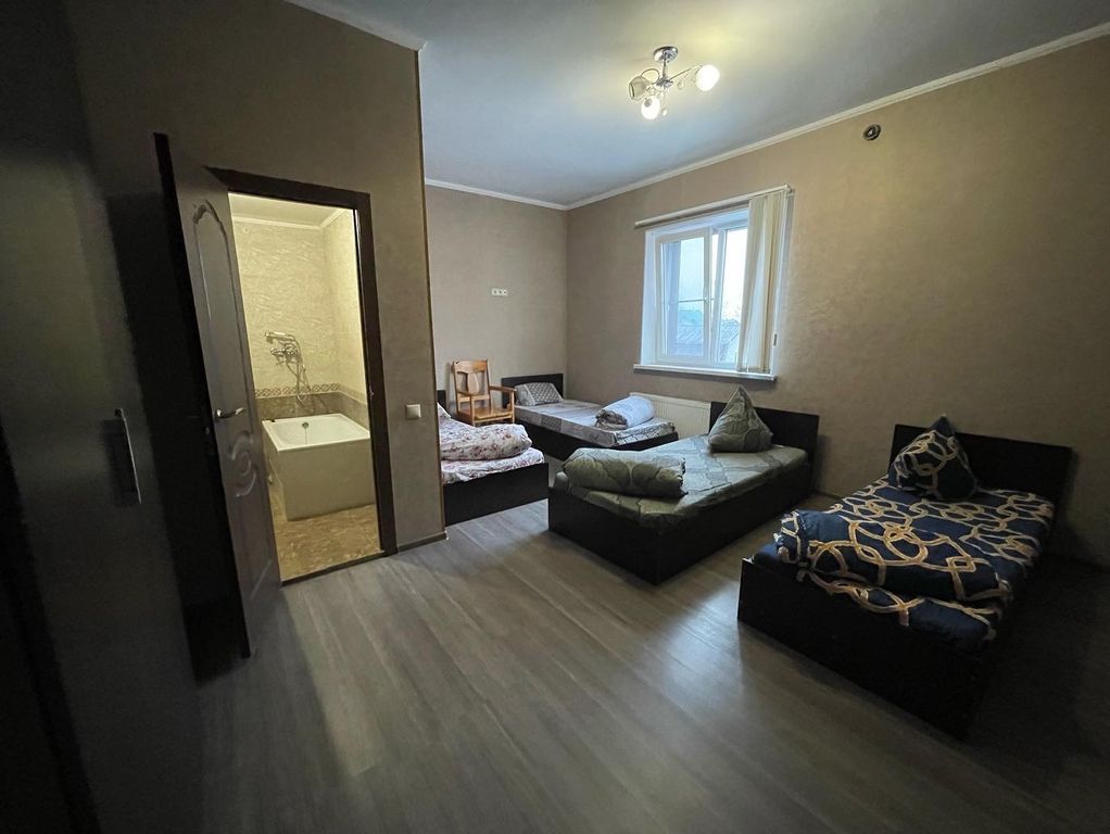 Четырёхместный номер эконом с видом на город