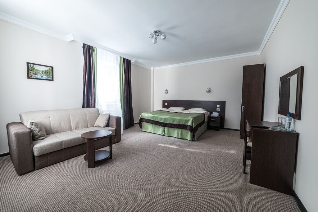 Четырёхместный номер улучшенный с видом на город