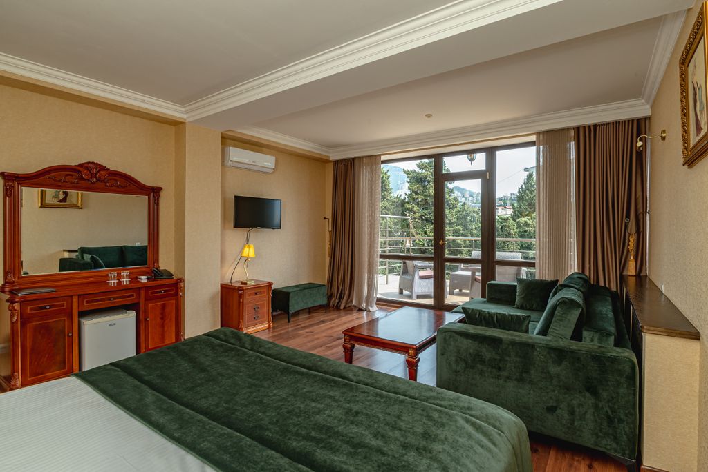 Трёхместный номер люкс с террасой с раздельными или двуспальной кроватью