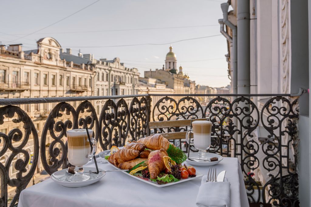 Двухместный номер с 1 кроватью ПОЛУЛЮКС с балконом и видом на Владимирский проспект