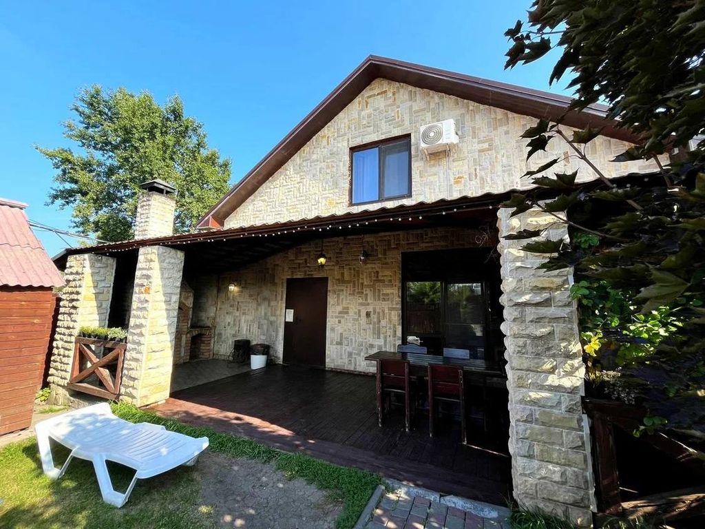 Дом с 4 спальнями и караоке