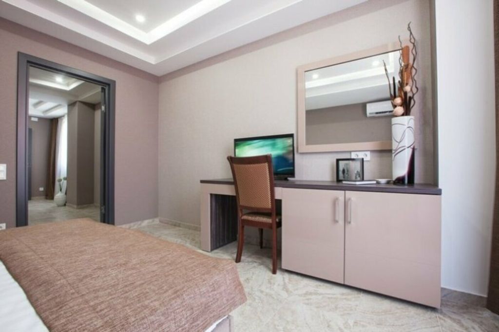 Двухместный с 1 кроватью семейный с балконом и боковым видом на море