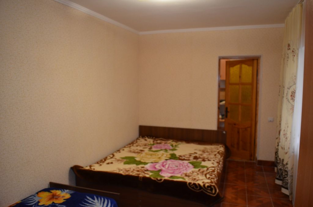 Трёхместный номер улучшенный с видом на горы