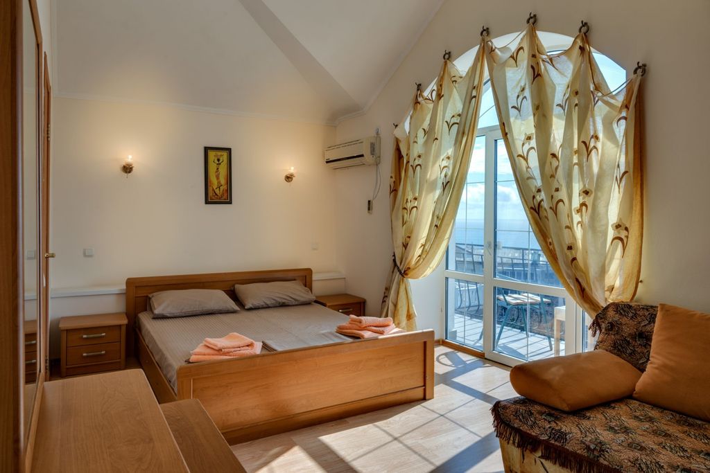 Четырёхместный номер 3 этаж средний, полулюкс