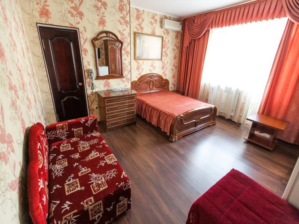 Четырёхместный номер полулюкс+