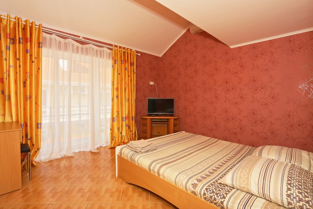 Купить 3 комнатную квартиру в Орджоникидзе Крым.