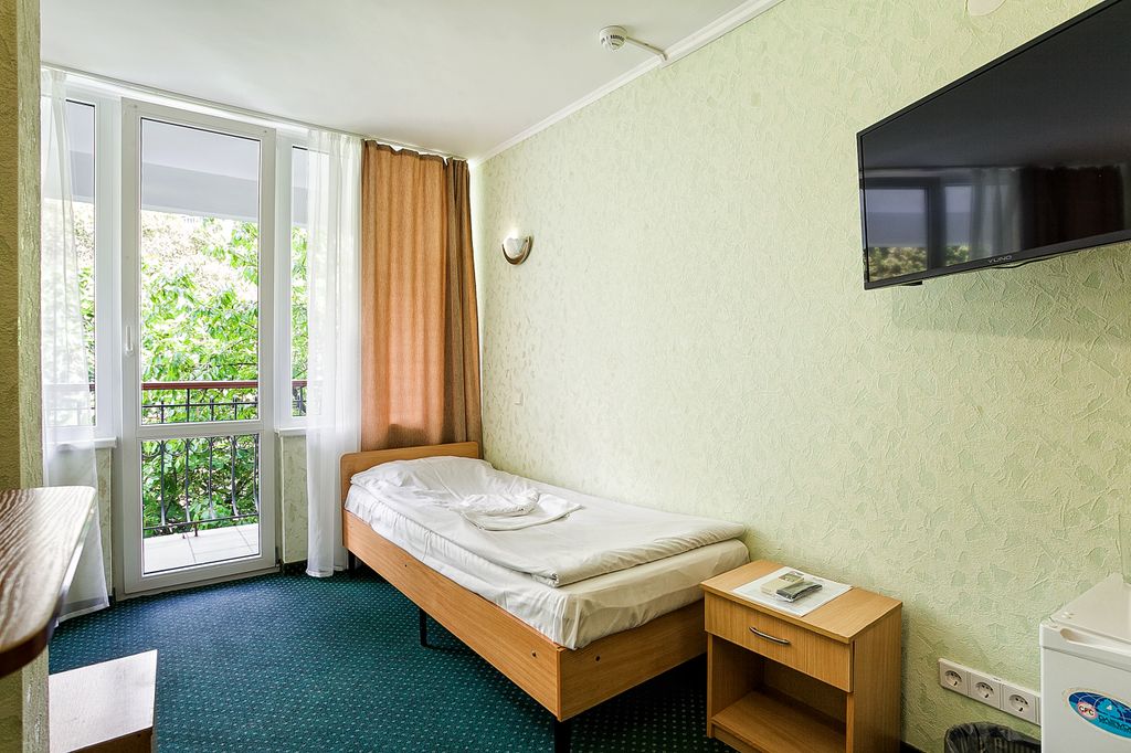 Двухместный номер с 2 отдельными кроватями стандарт В улучшенный (север + балкон)