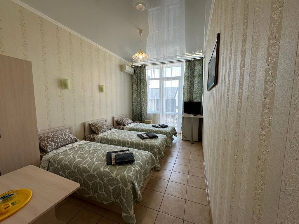 Трёхместный номер стандарт без вида на море