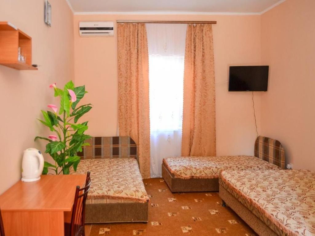 Четырёхместный номер с балконом стандарт