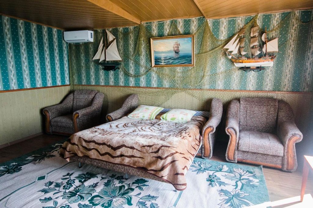 Трёхместный номер улучшенный с видом на море