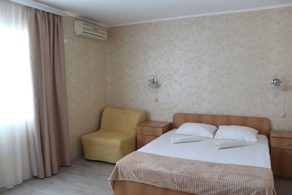 Семейный номер Пятиместный двухкомнатный номер с балконом