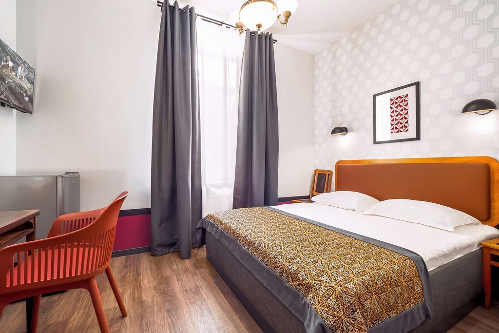 Двухместный номер с 1 кроватью стандартный с большой кроватью